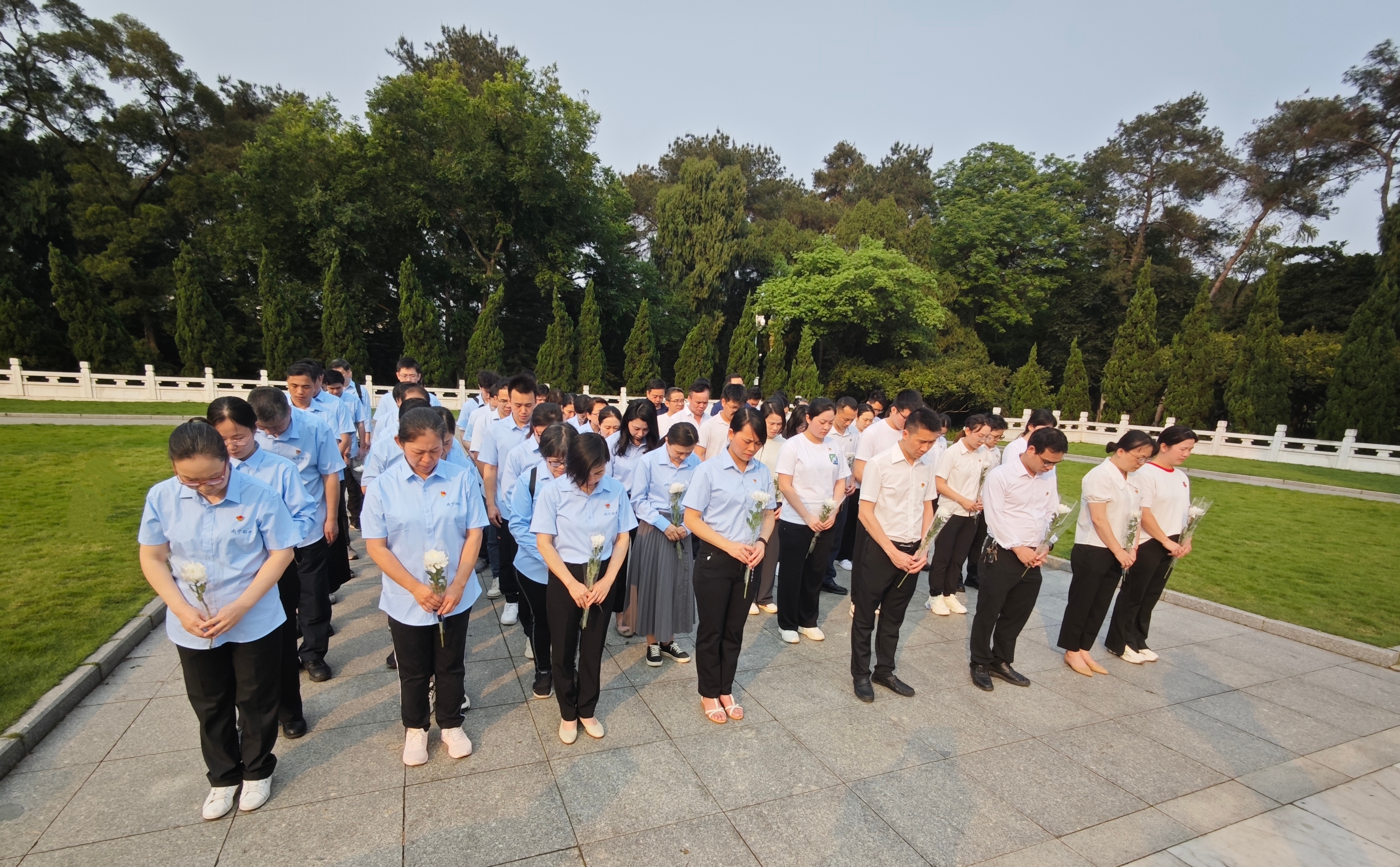 市排水公司黨總支、南寧建康環(huán)保公司黨支部 聯(lián)合開(kāi)展“學(xué)黨史憶英烈 祭忠魂守初心” 主題黨日活動(dòng)